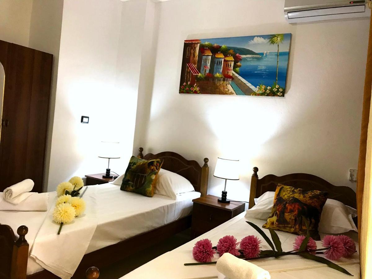 Zweibettzimmer mit Balkon