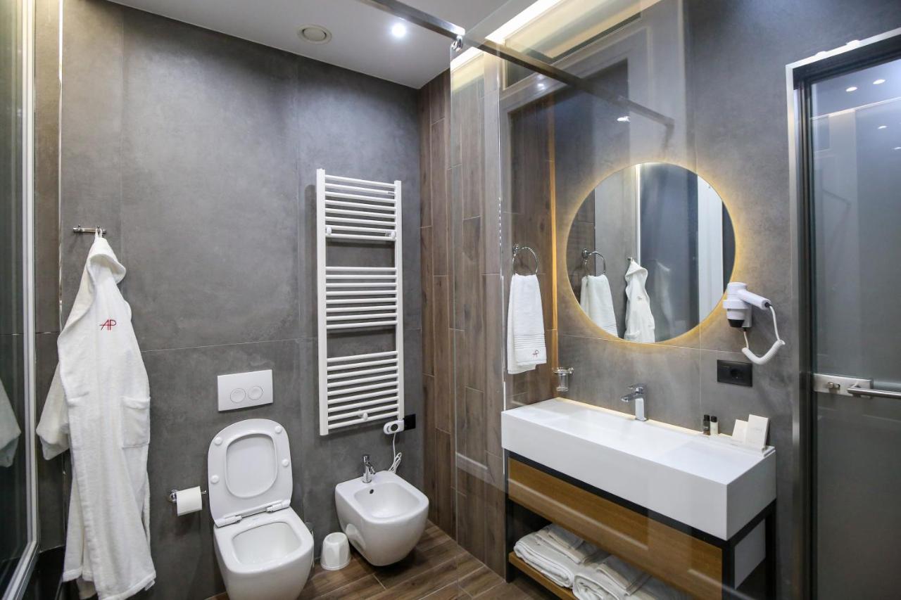 Deluxe Double Room with Side Sea View