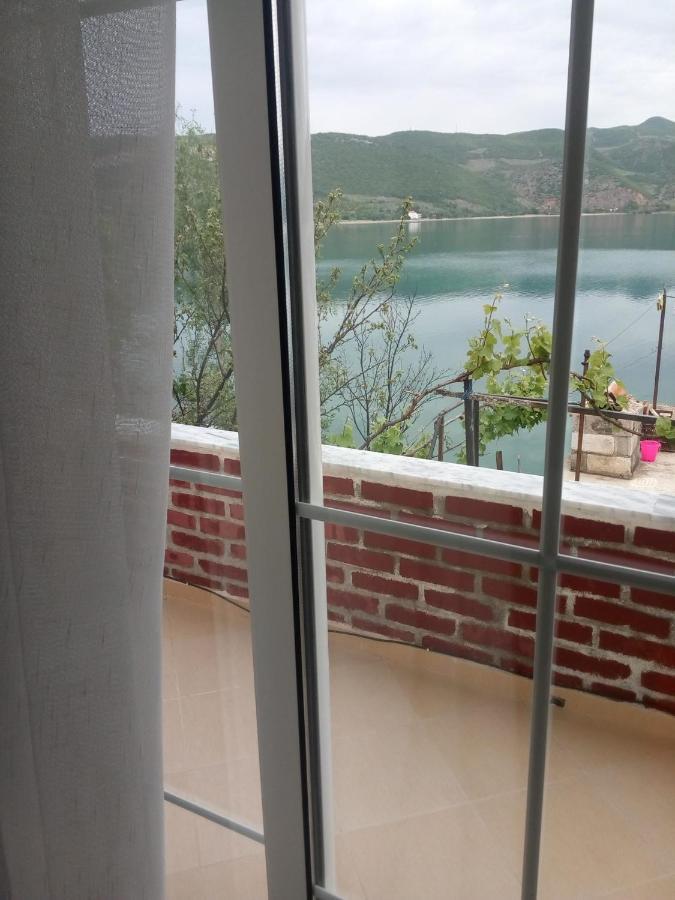 Camera Matrimoniale con Vista Lago