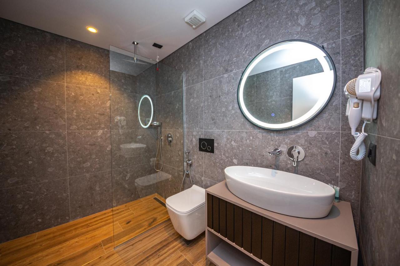 Superior Doppelzimmer mit Balkon und seitlichem Meerblick