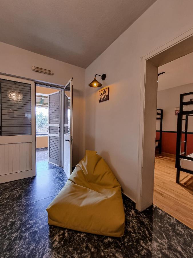 Posto Letto in Dormitorio Misto con 6 Letti