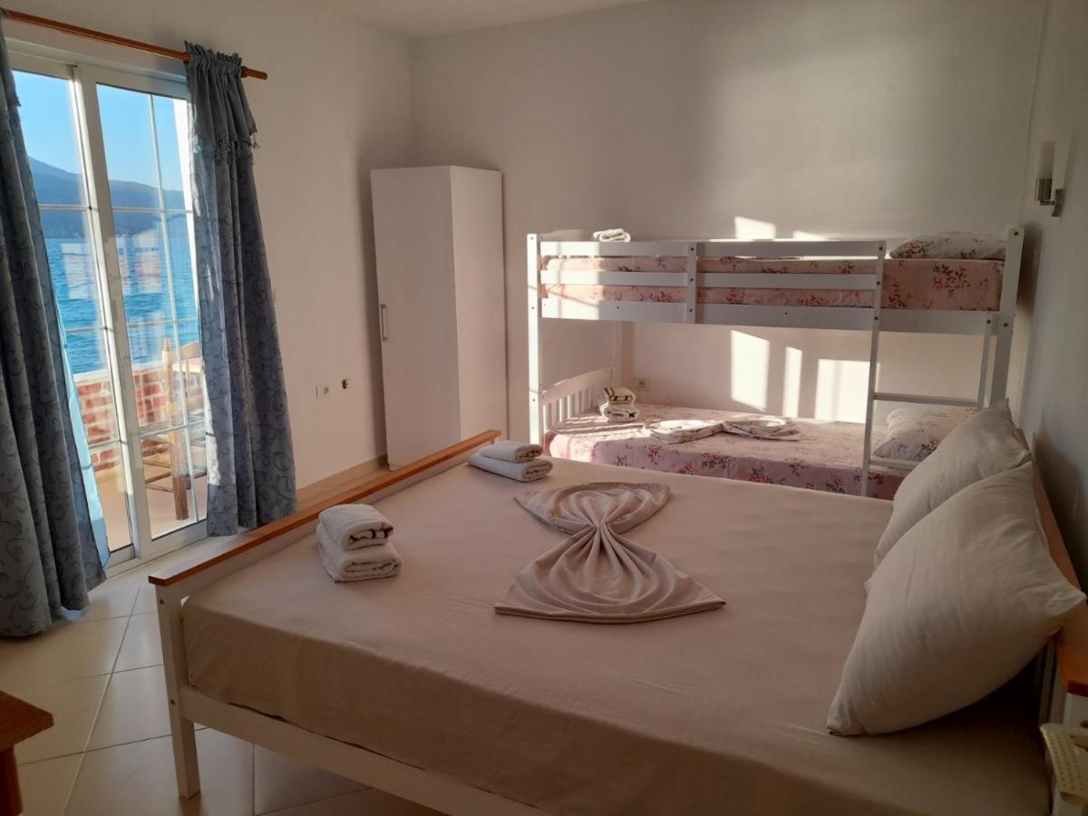 Camera Familiare con Vista Lago