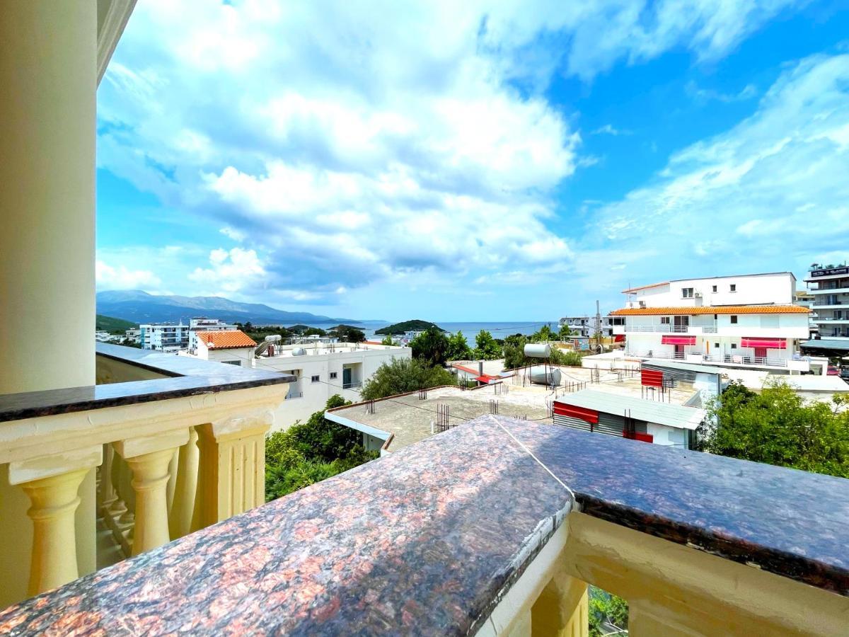 Doppelzimmer mit Balkon und Meerblick