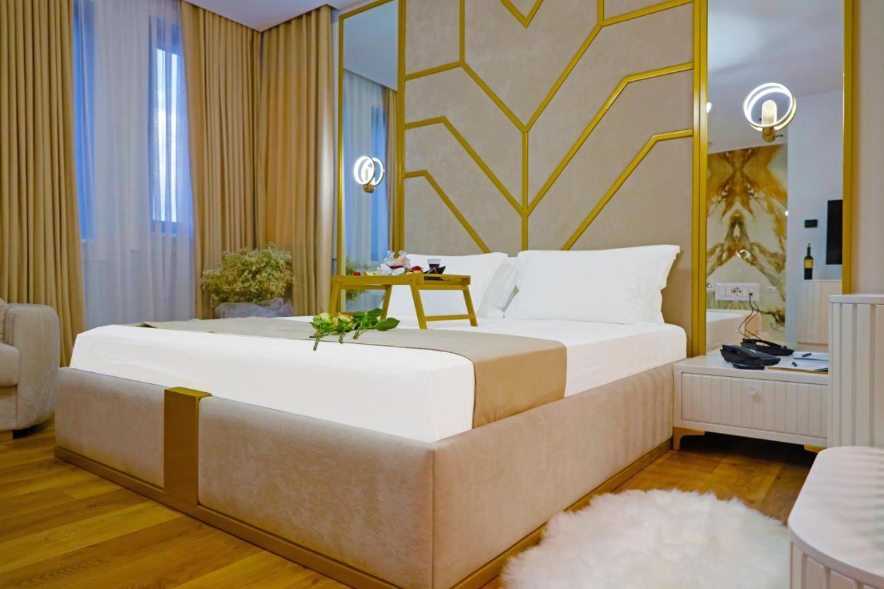 Deluxe King Suite