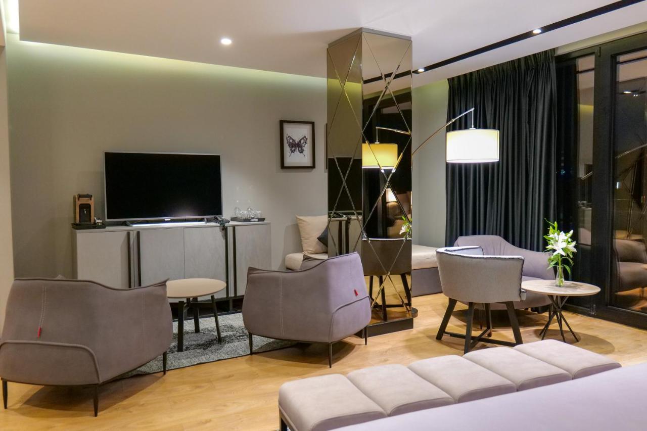 Deluxe Suite with Sea View