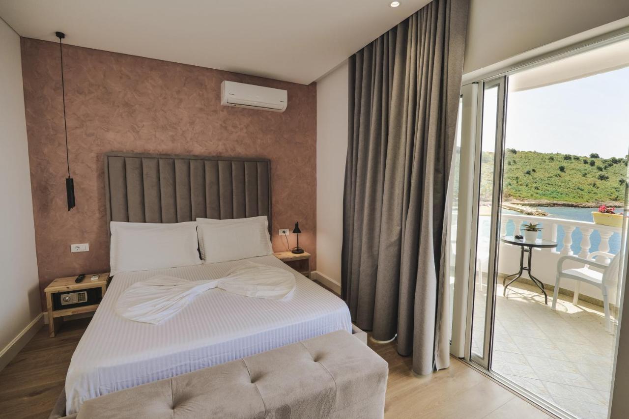 Deluxe Dreibettzimmer mit Balkon und Meerblick