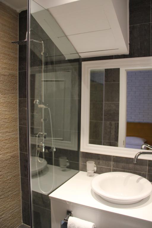Deluxe Double Room (2 Adults + 1 Child)