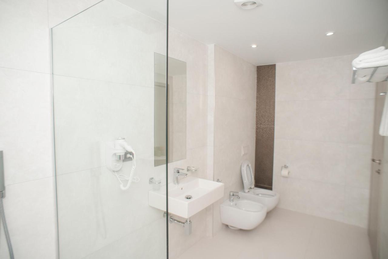 Deluxe Double Room with Balcony and Sea View