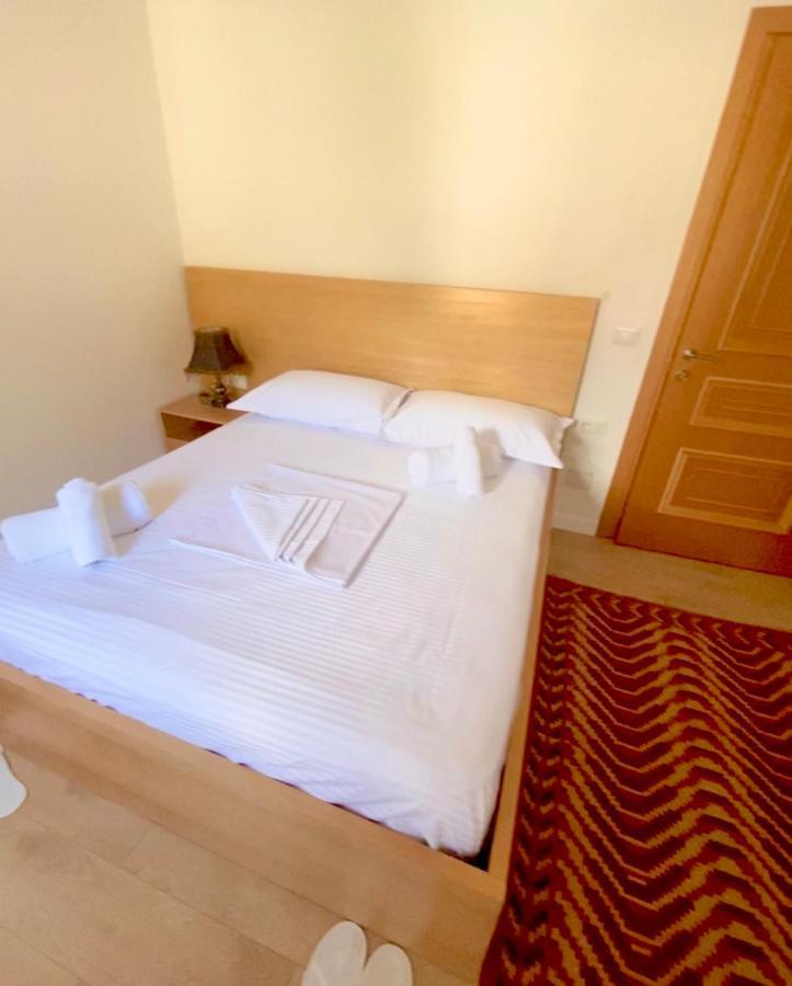 Double Room,1469876294:JPEG