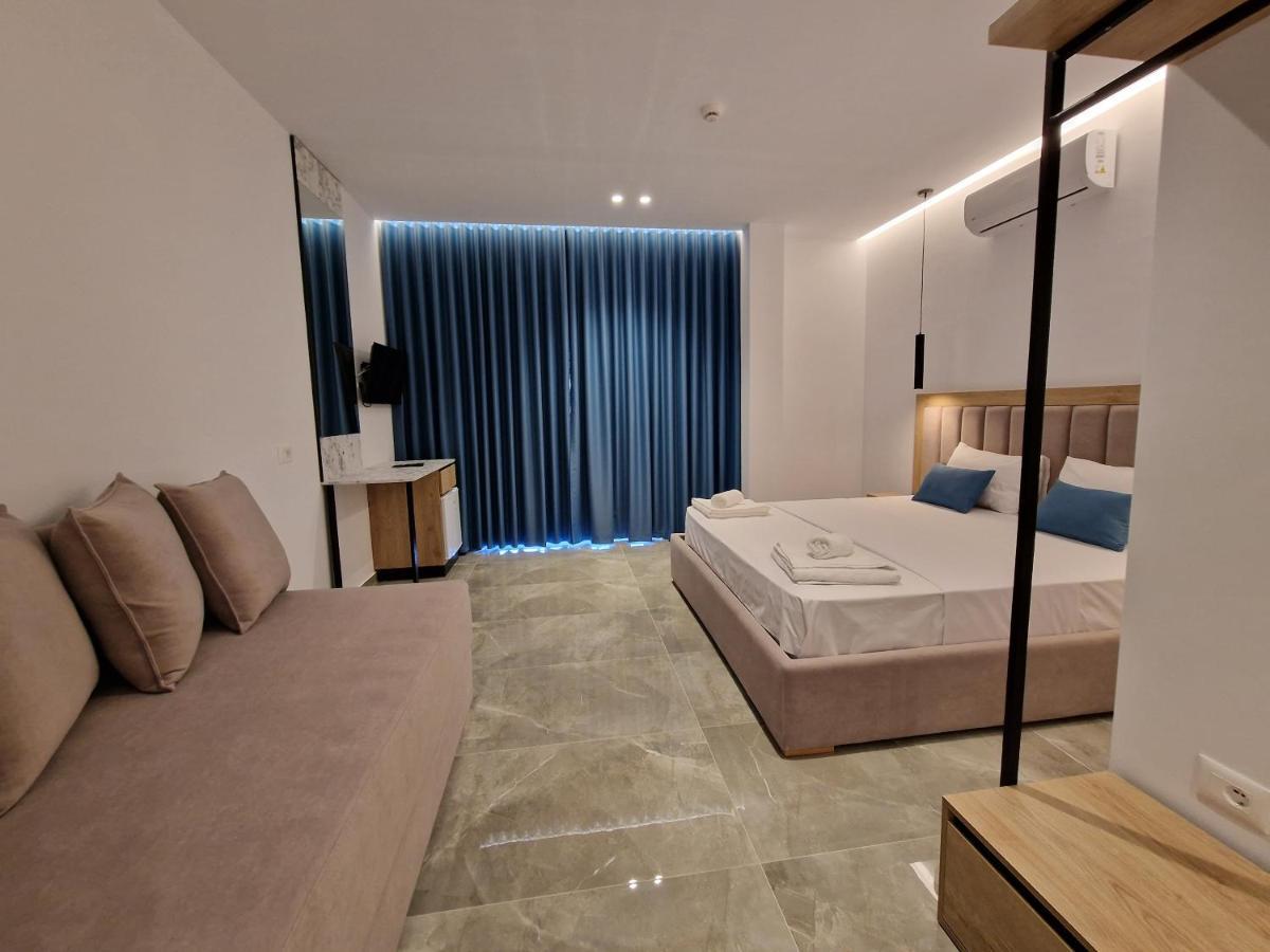 Chambre Triple de Luxe avec Vue sur la Piscine
