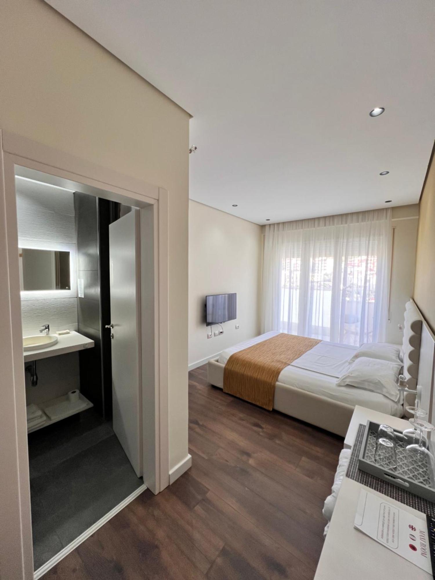 Double Room with Mountain View,1642980583:JPEG