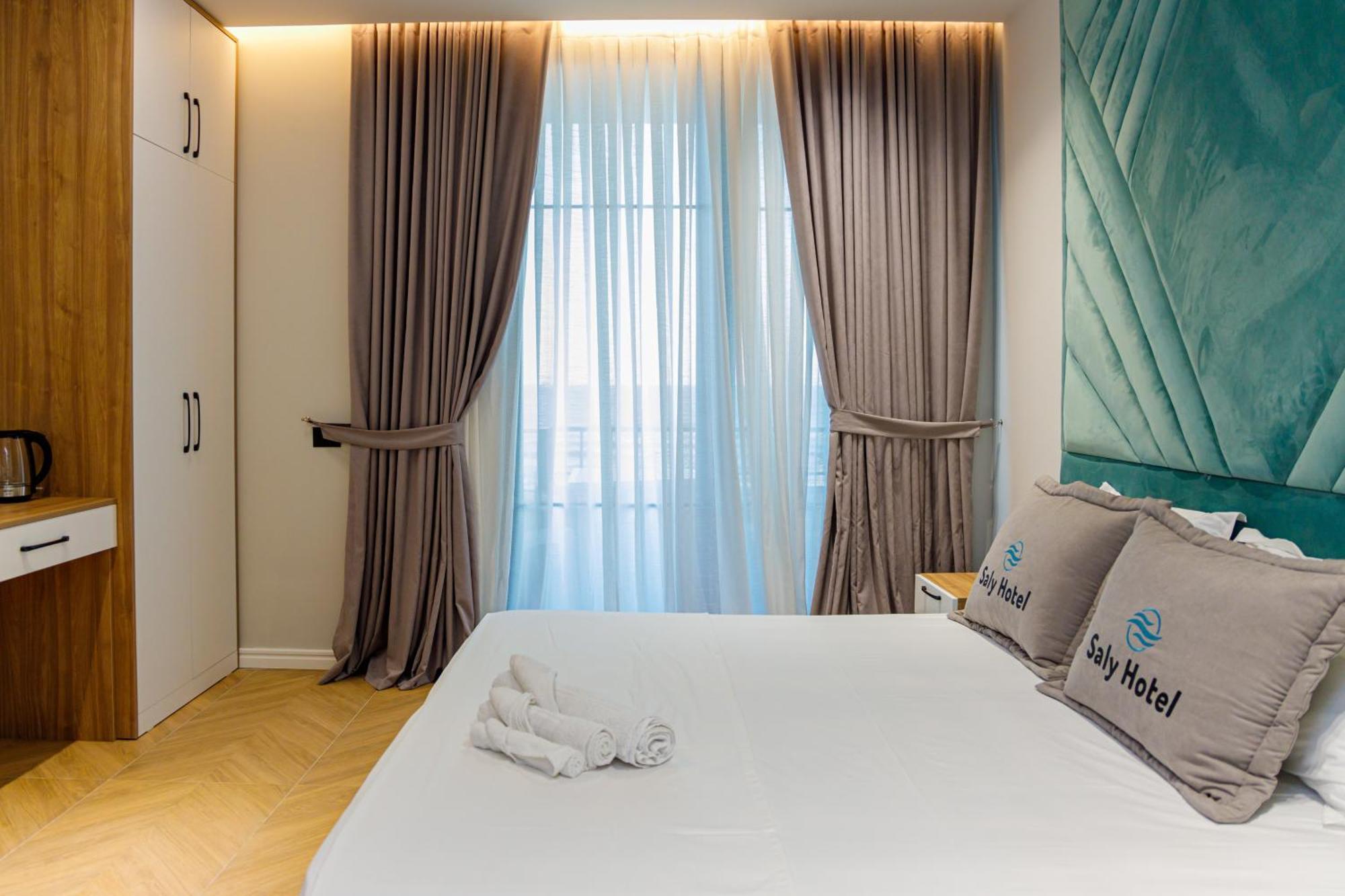 Chambre Double Deluxe - Vue Latérale sur Mer