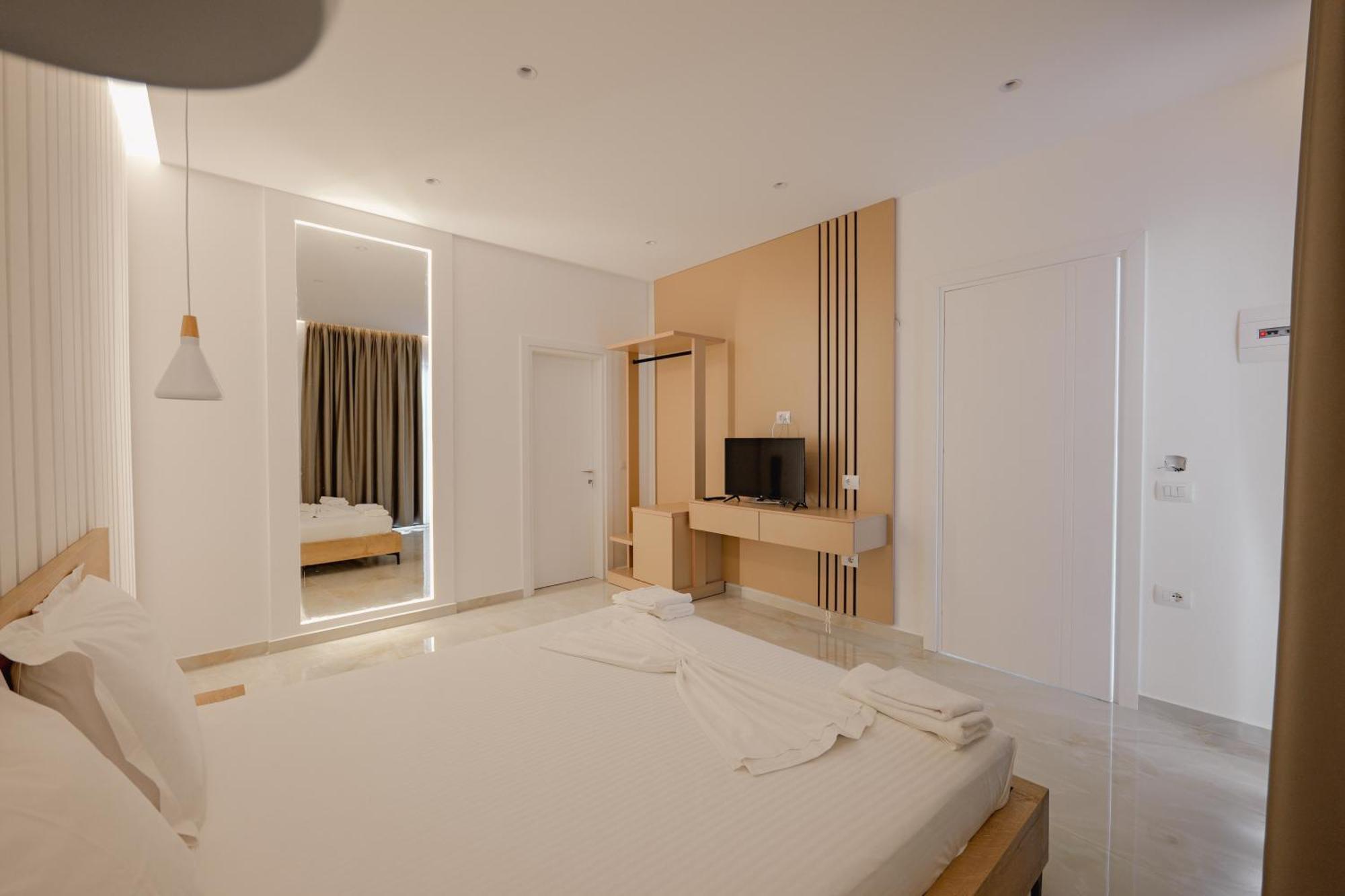 Deluxe Double Room Balcony,1567325777:JPEG