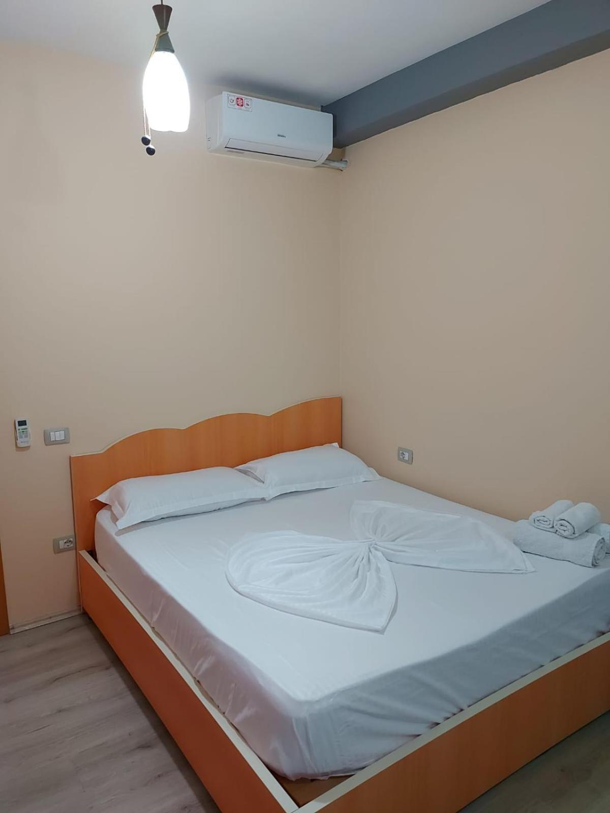 Queen Room,1586897648:JPEG