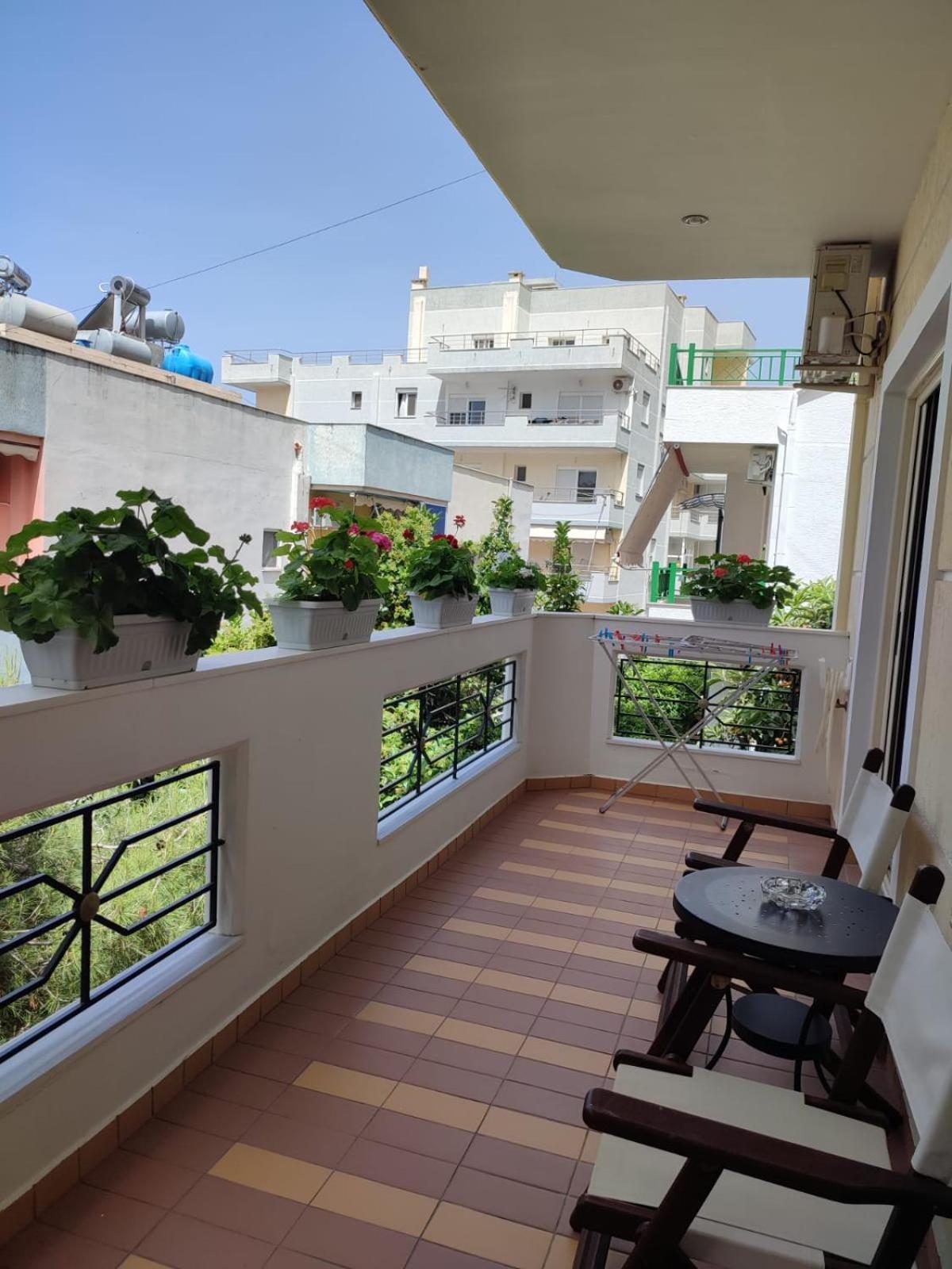 Appartamento con 2 Camere da Letto e Balcone