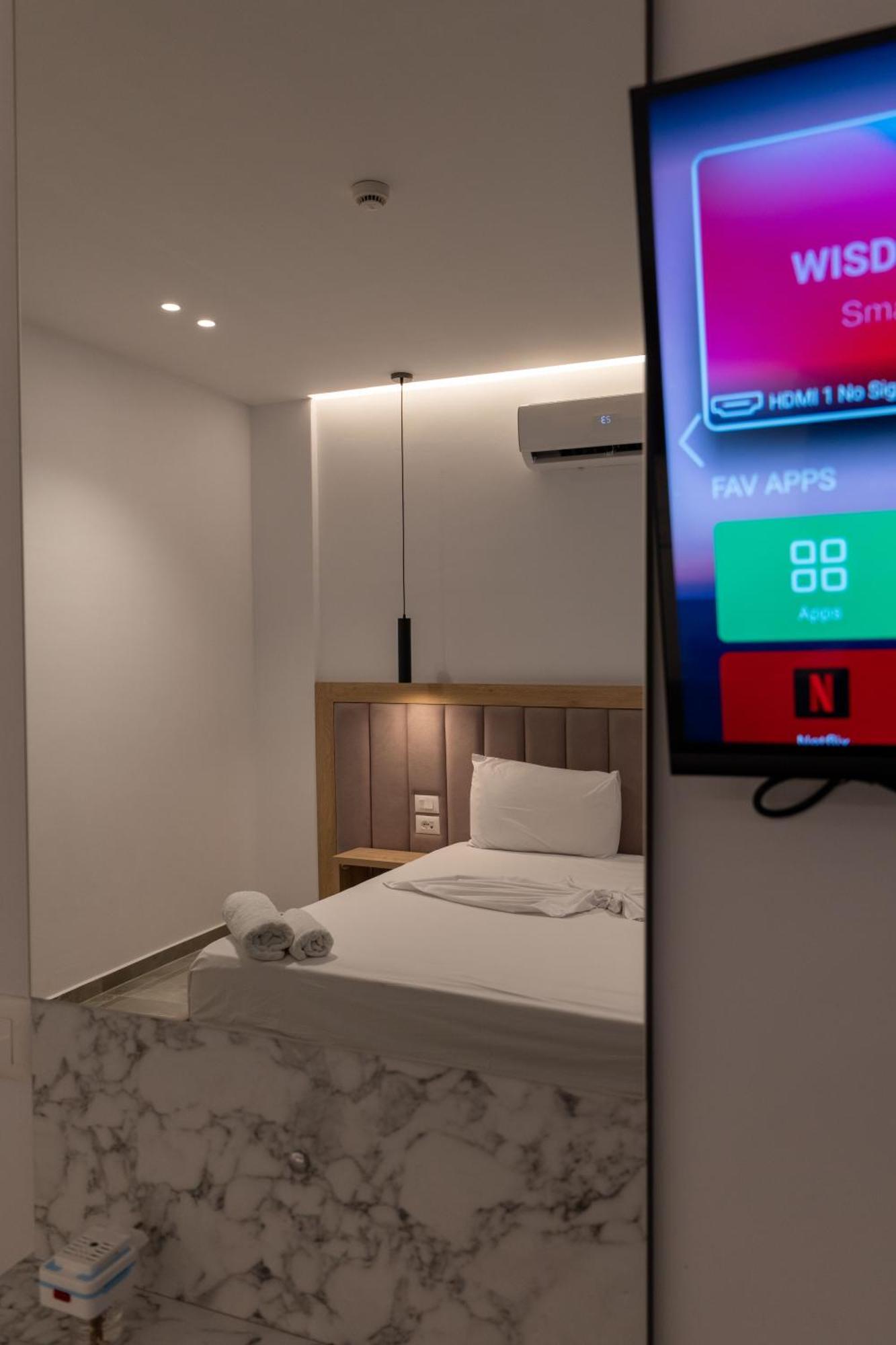 Chambre Lit King-Size Deluxe - Vue sur Piscine