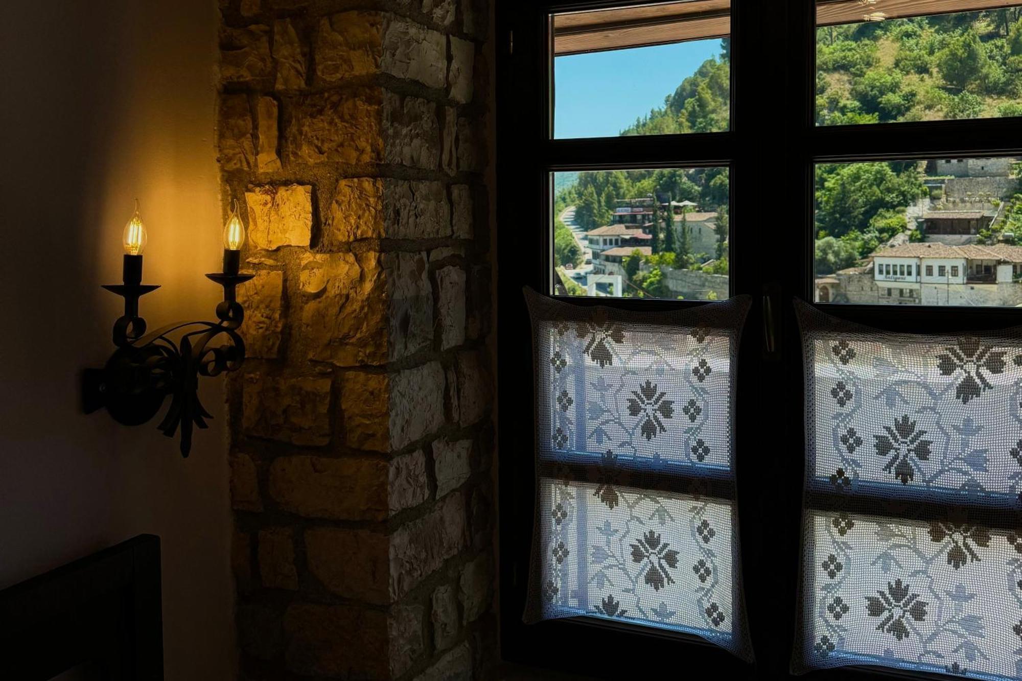 Camera Matrimoniale/Doppia con Letti Singoli con Balcone