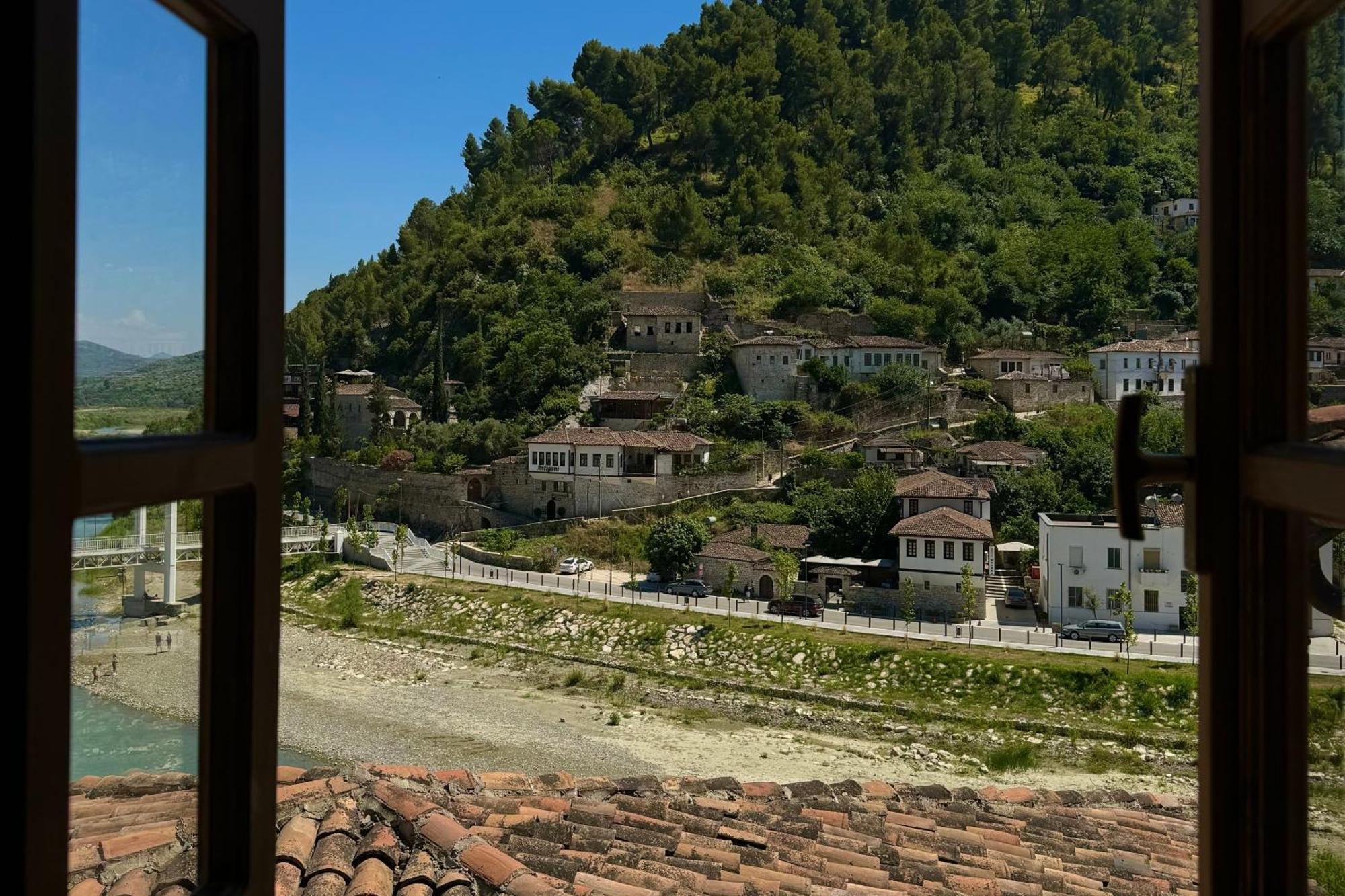 Camera Familiare con Vista Montagna