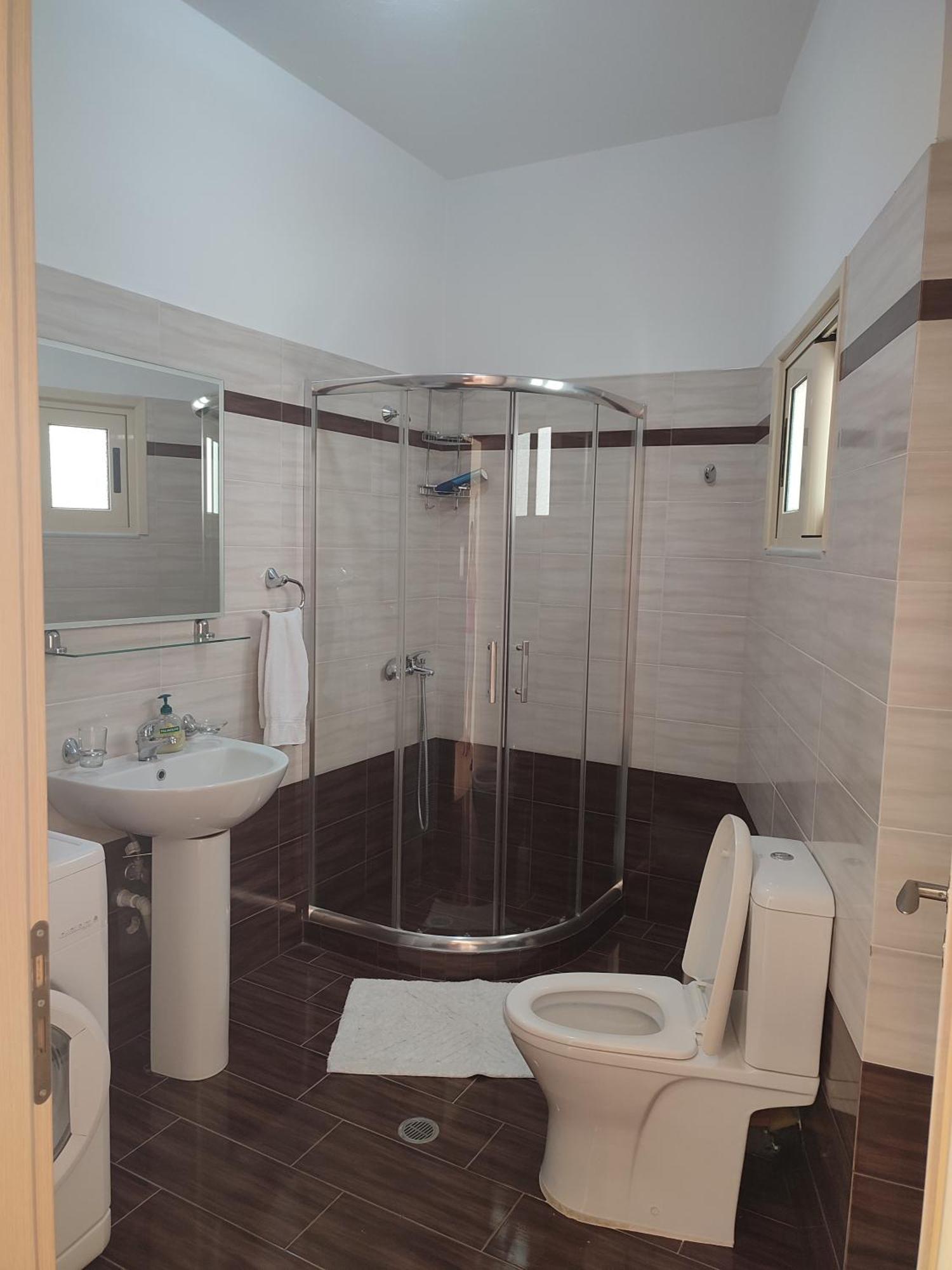 Appartamento con 2 Camere da Letto, Balcone e Vista mare