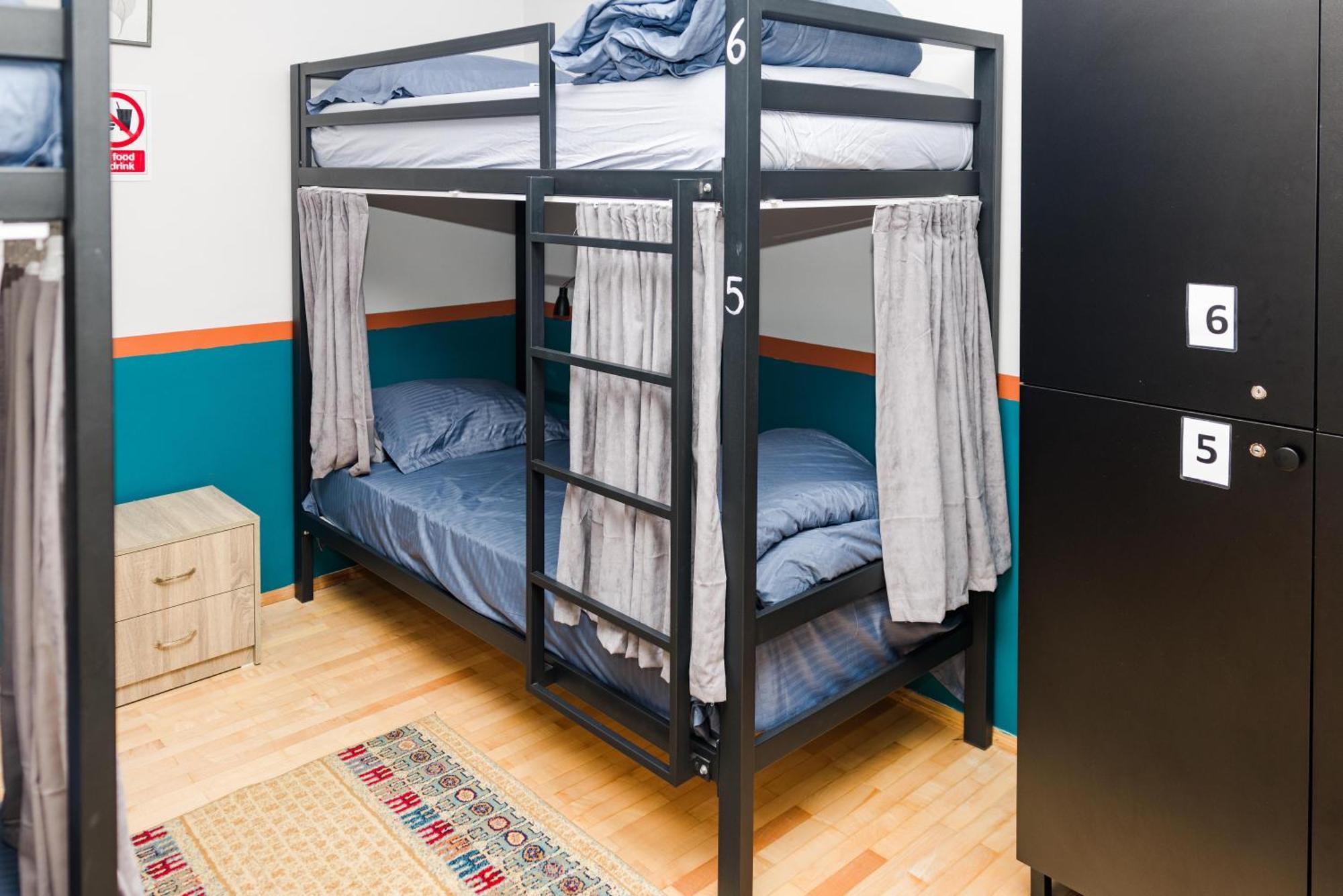 Posto Letto in Dormitorio Misto con 6 Letti