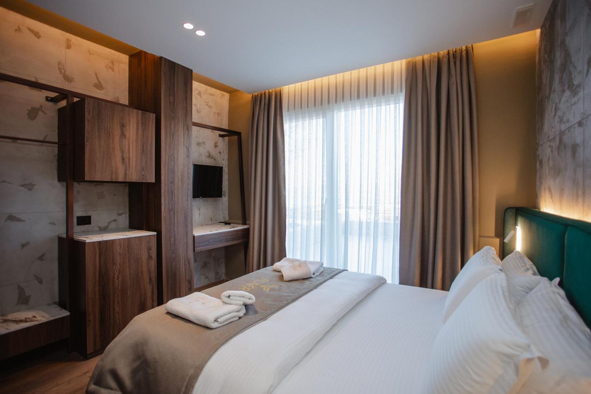Double Room with Lake View