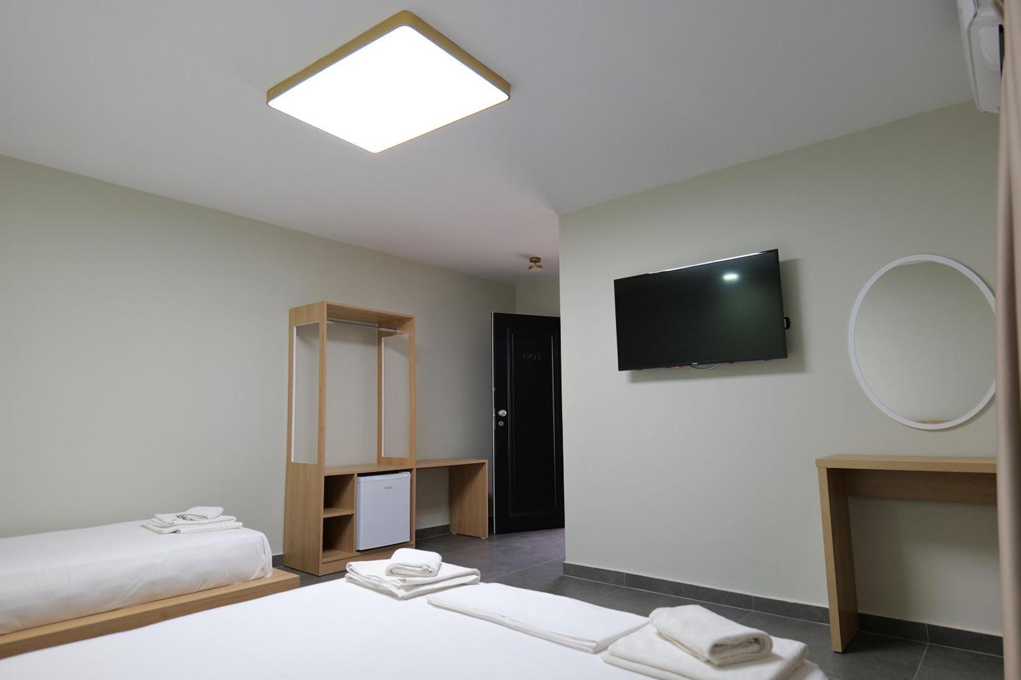 Triple Room,1639585053:JPEG