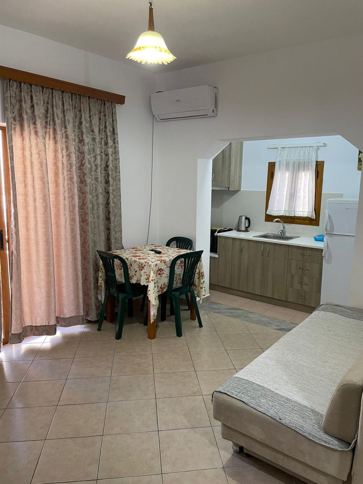 Family Room with Balcony,1644466024:JPEG