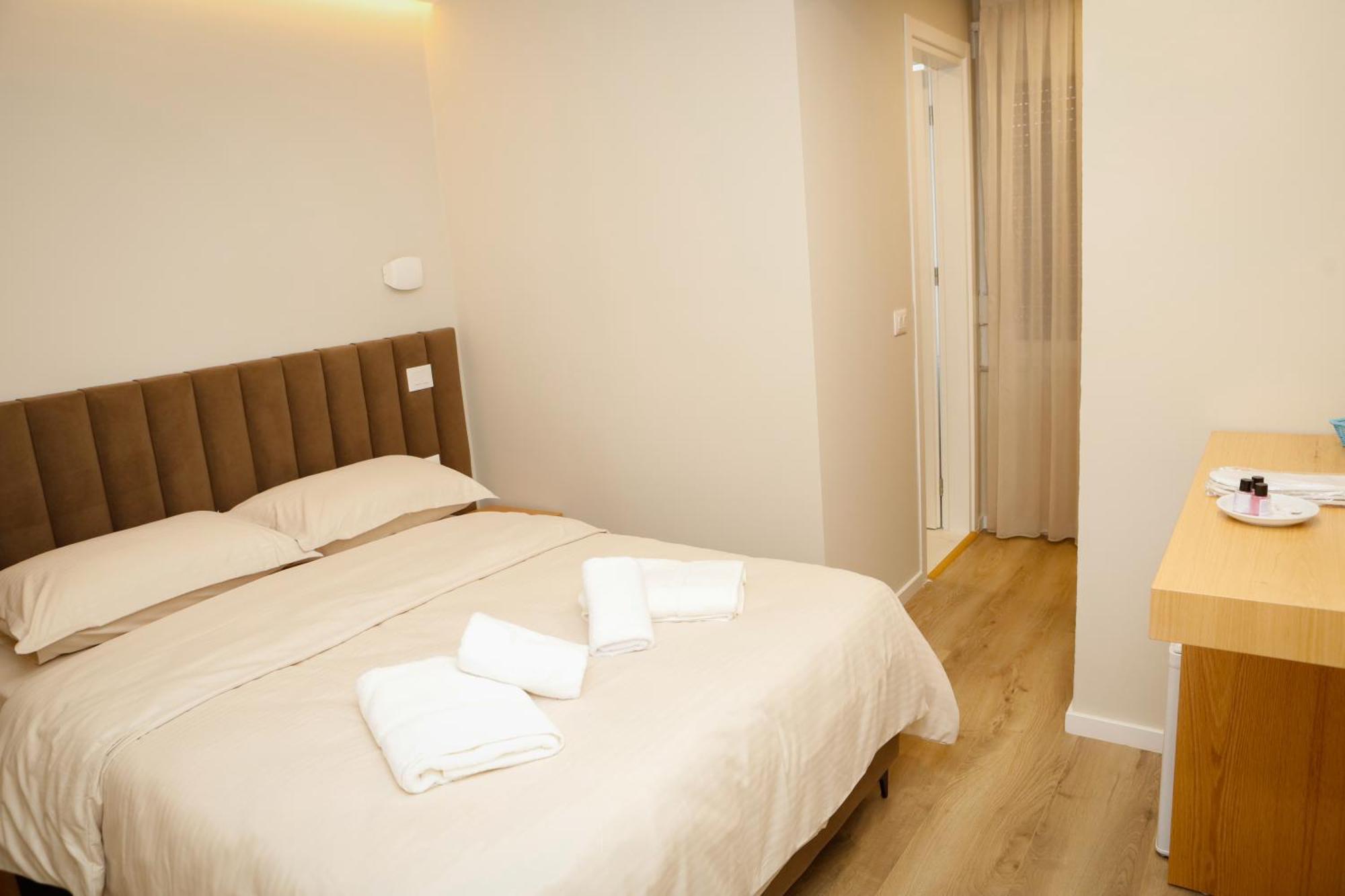 Deluxe Double Room,1647608566:JPEG