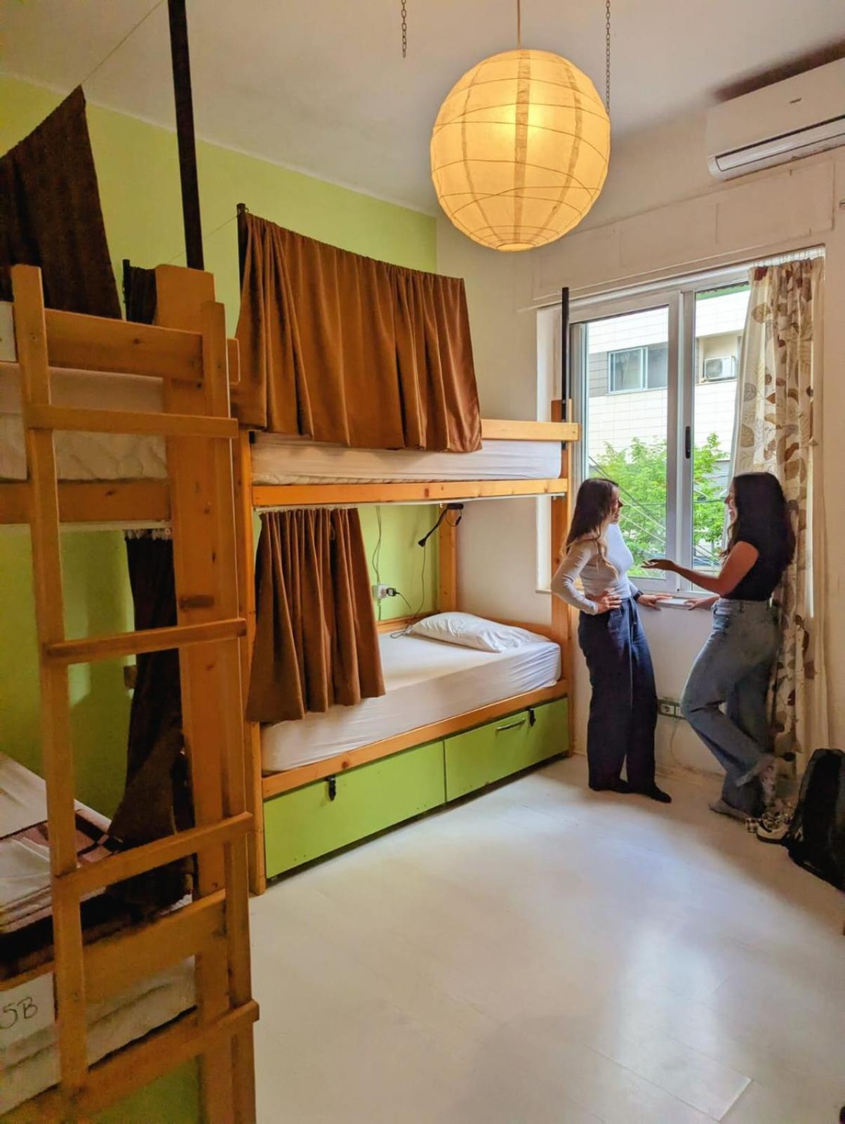 Posto Letto in Dormitorio Misto con 6 Letti