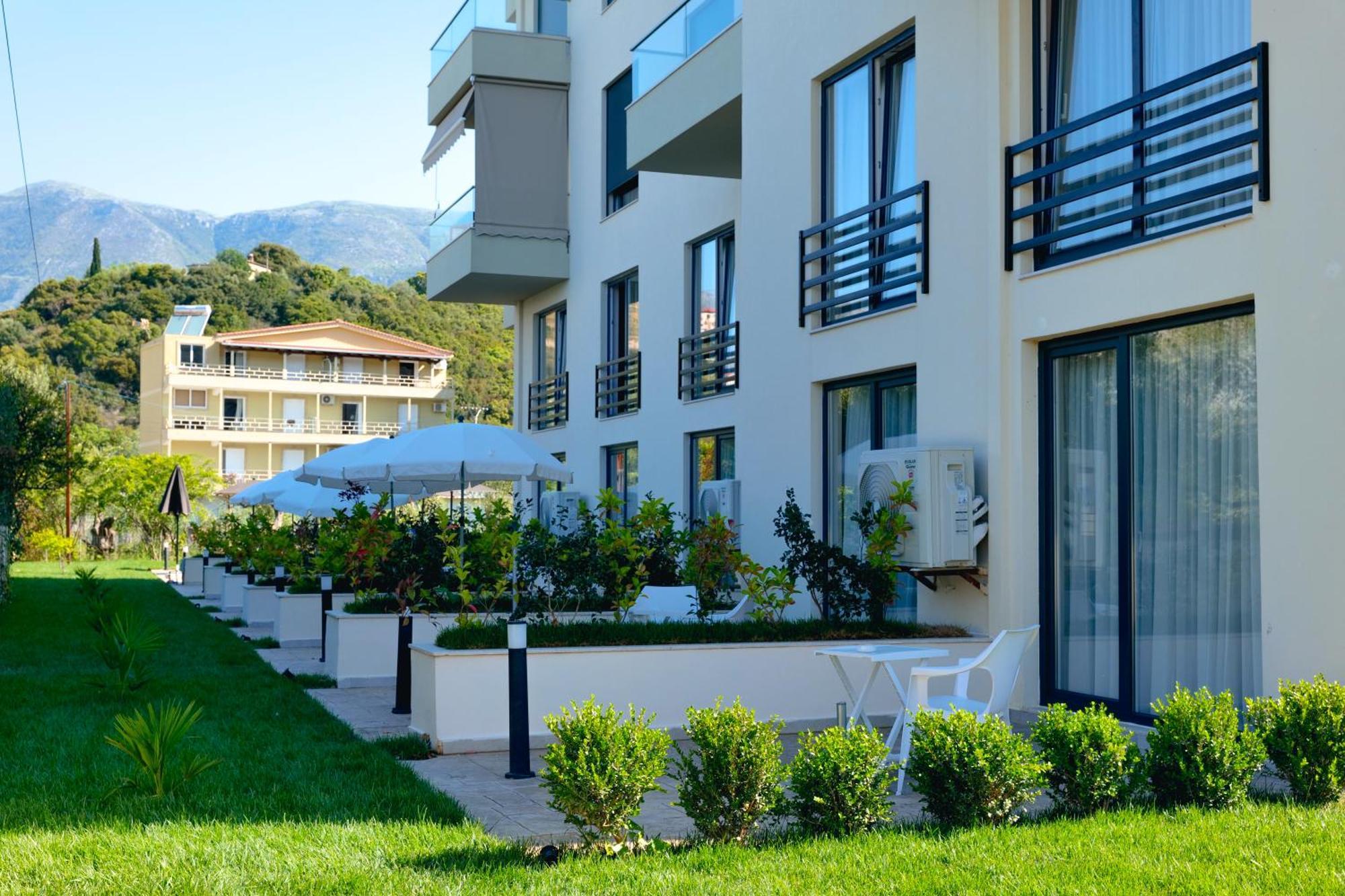 Triple Room with Garden or City View,1666796936:JPEG