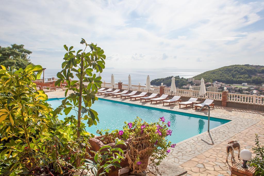 Monolocale con Balcone e Vista Mare
