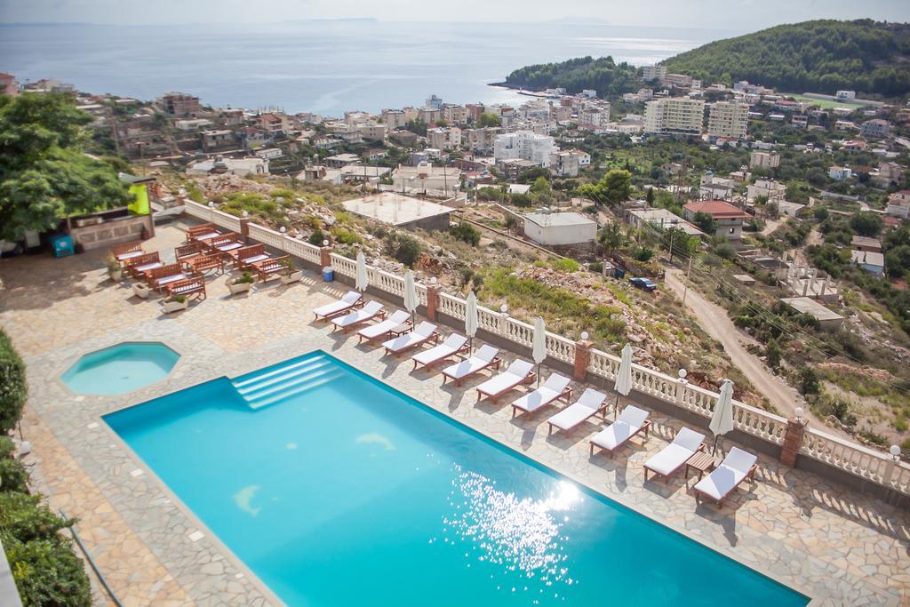 Appartamento con 2 Camere da Letto, Balcone e Vista mare