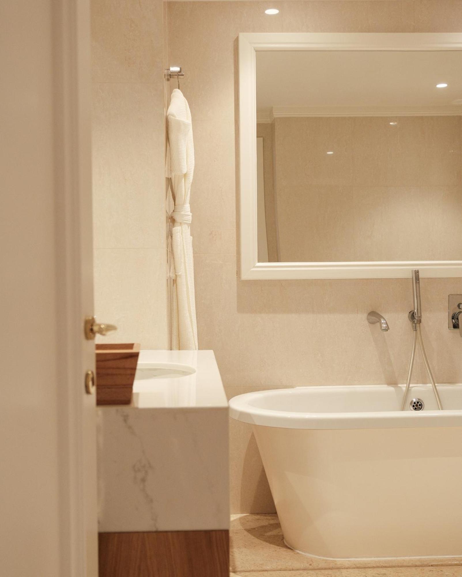 Double Room,1722955508:JPEG