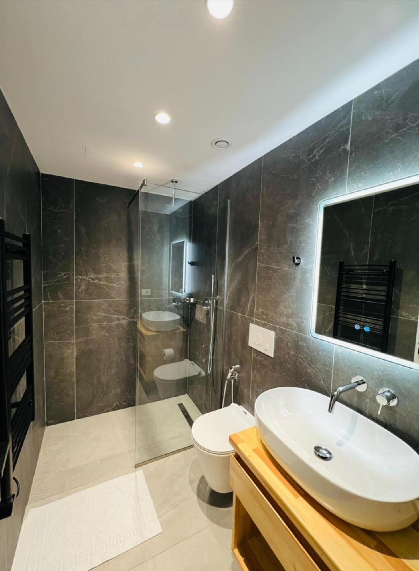 Suite with Balcony and Sea View