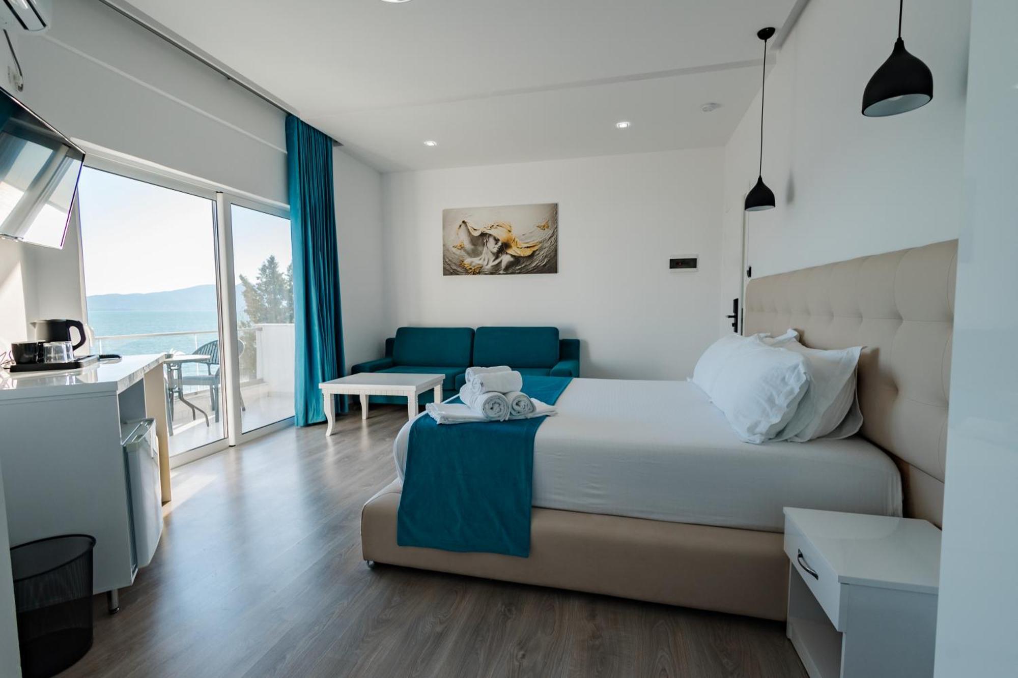 Deluxe Double Room with Balcony,1756579482:JPEG