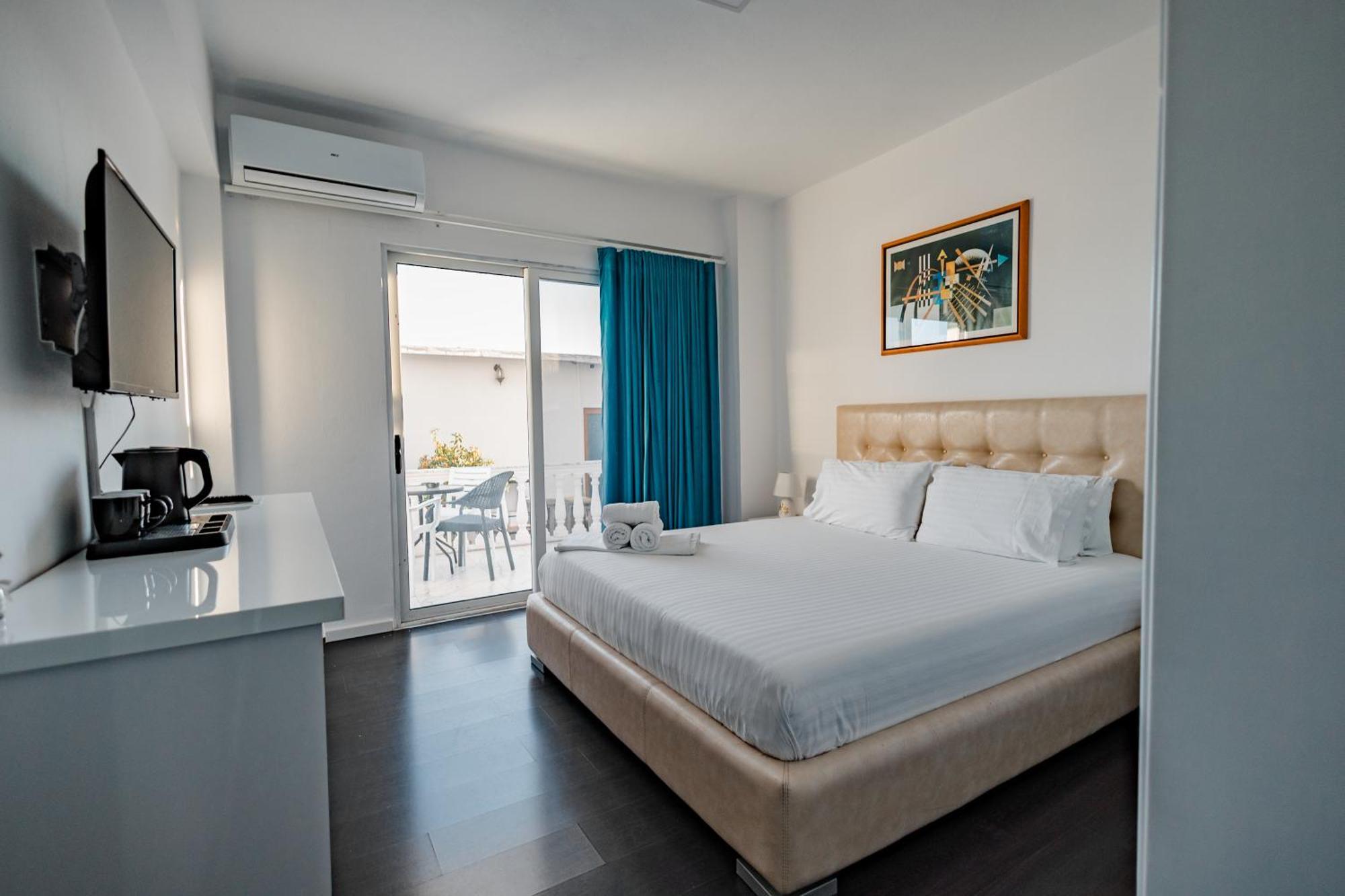 Vierbettzimmer mit Balkon
