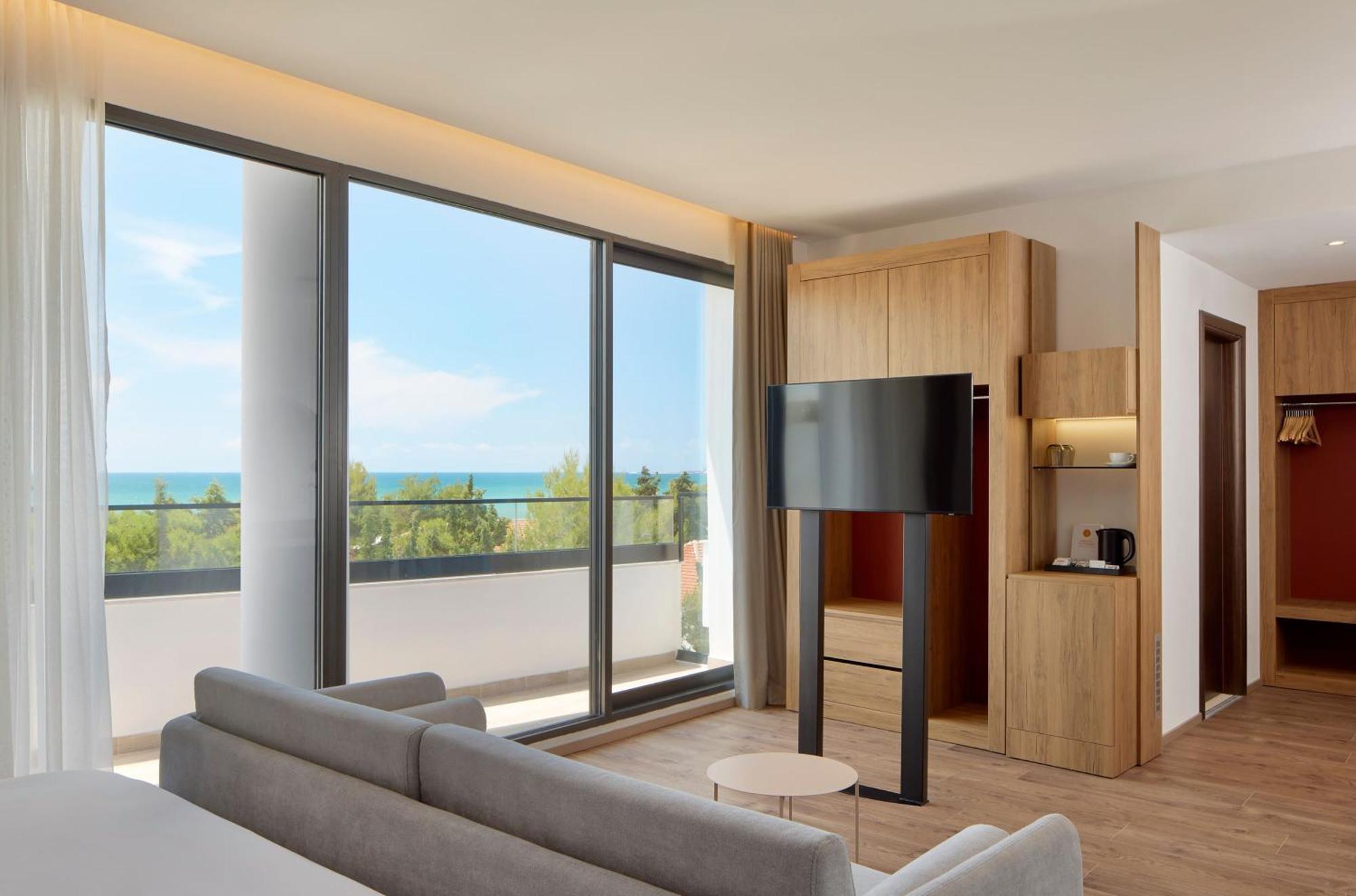 Junior Suite Sea View with Balcony (2 Adults +2 Children)