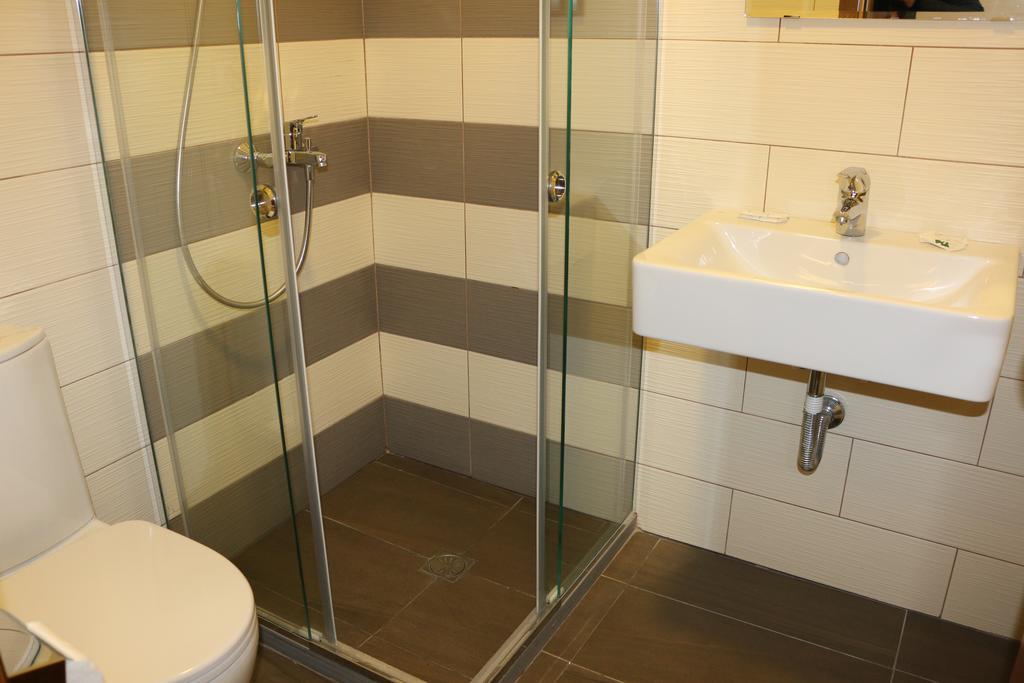 Double or Twin Room with Extra Bed,396279042:JPEG