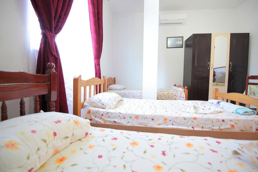 Dreibettzimmer mit eigenem Bad