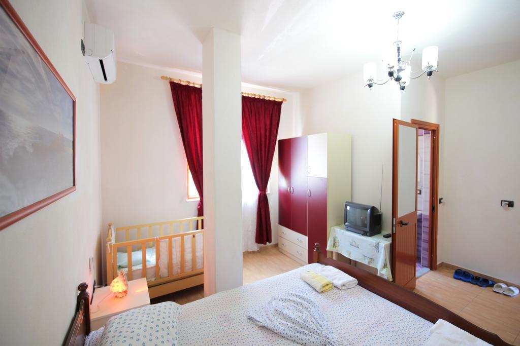 Deluxe Zimmer (2 Erwachsene & 1 Kind)