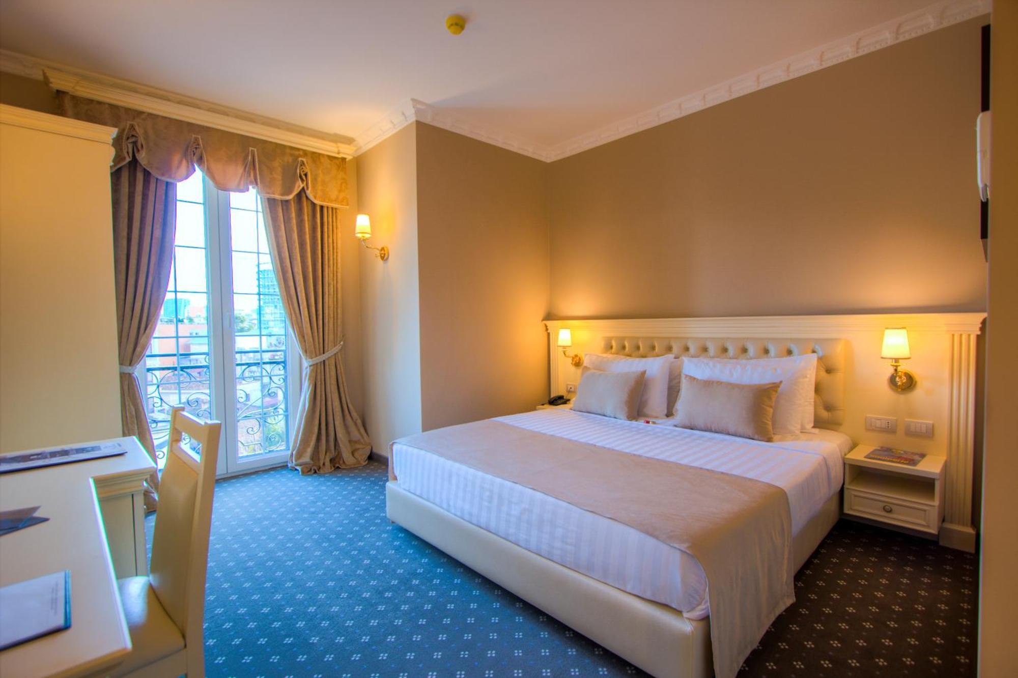 Double Room with Free Airport Transfer
