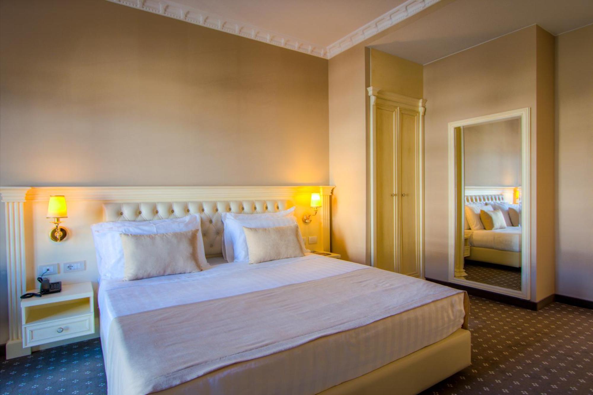 Deluxe Queen Room with Free Airport Transfer