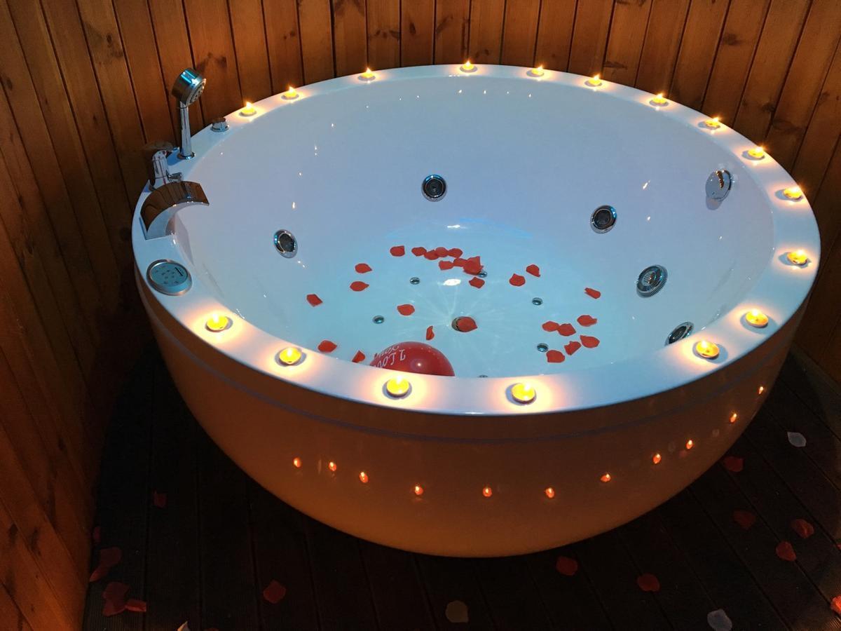Deluxe Suite with Spa Bath