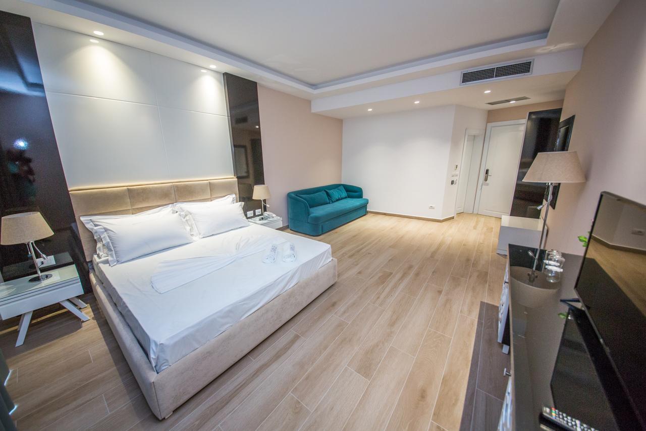 Deluxe Triple Room Balcony Ground Floor,652159020:JPEG
