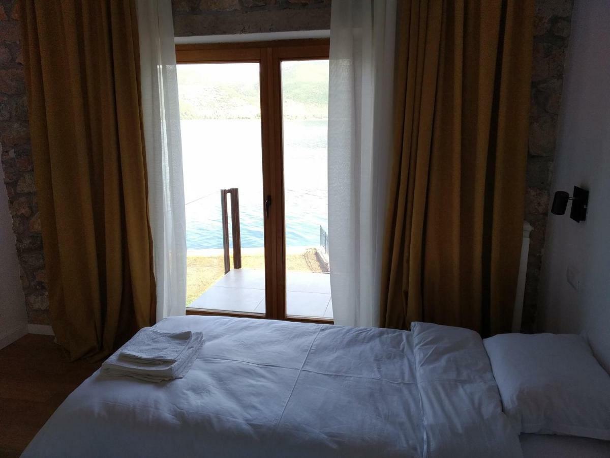 Double or Twin Room with Lake View