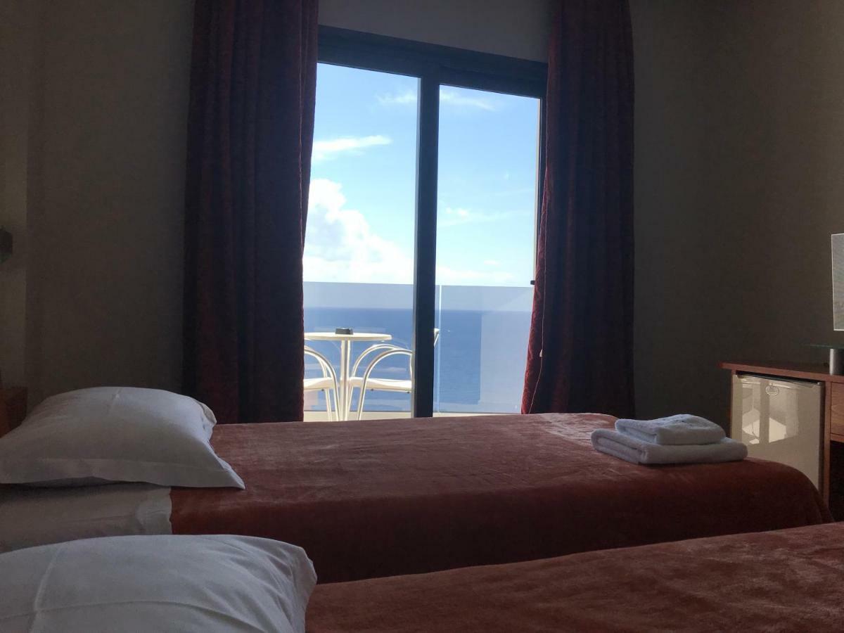 Standard Twin Room with Sea View