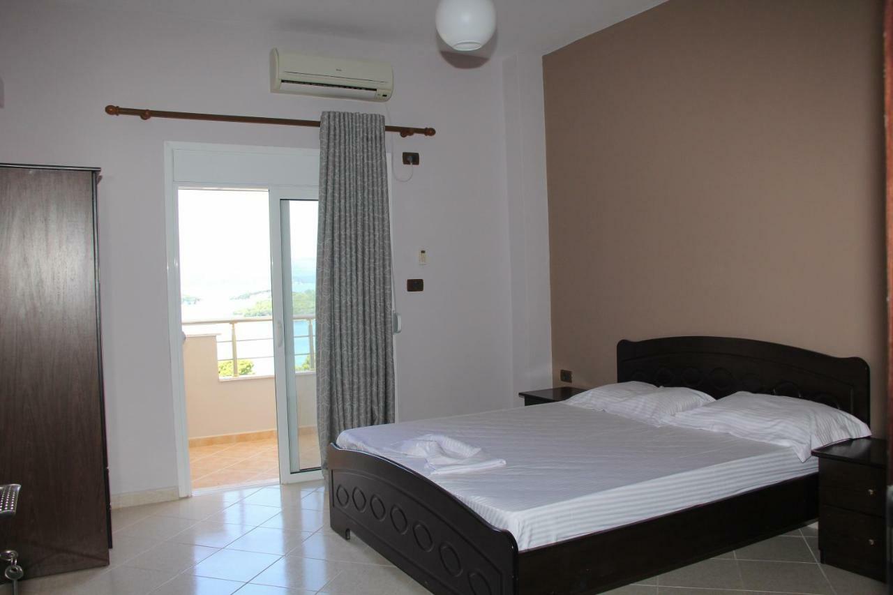 Doppelzimmer mit Balkon und Meerblick