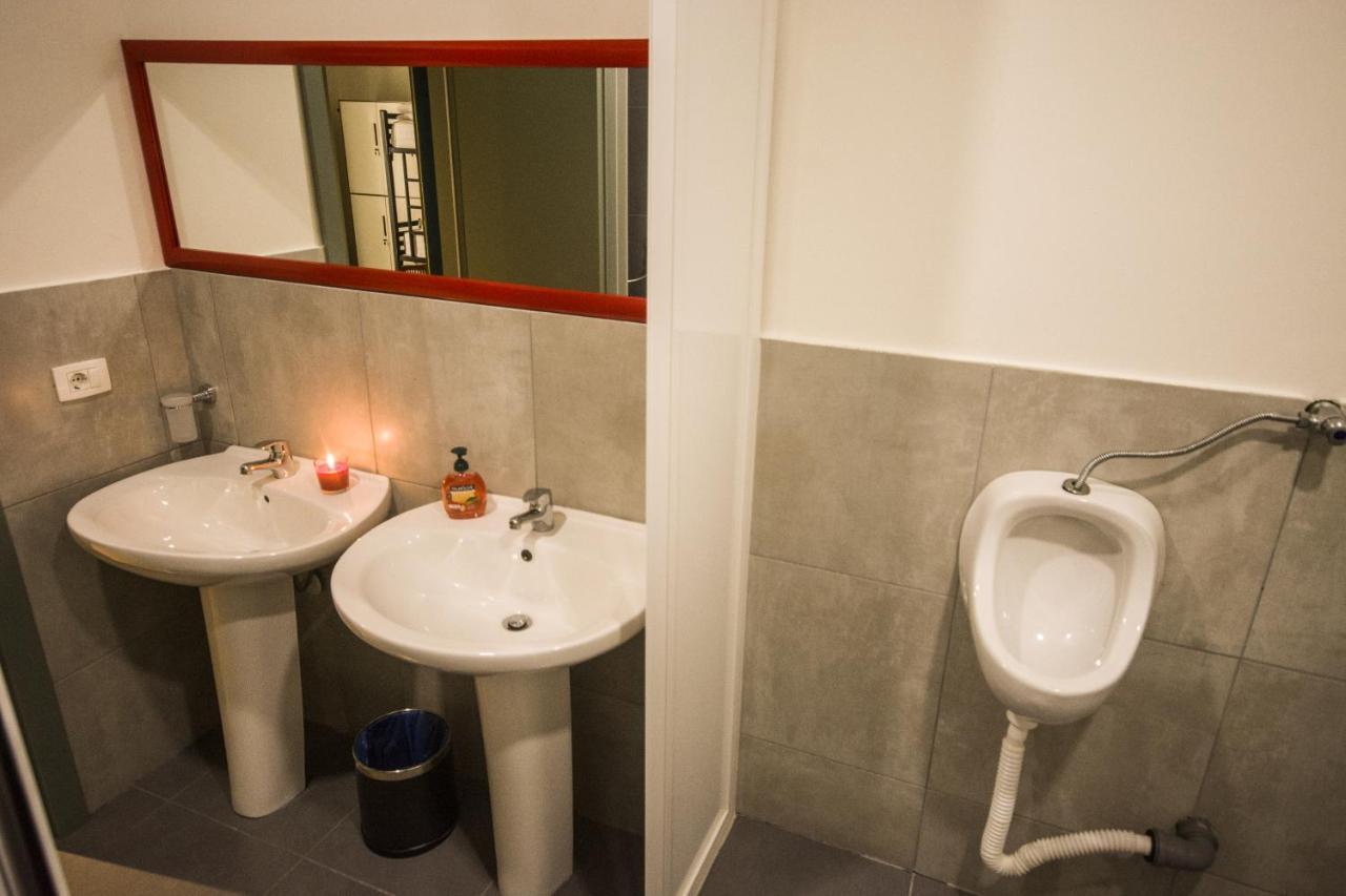 Posto Letto in Dormitorio Misto con 4 Letti
