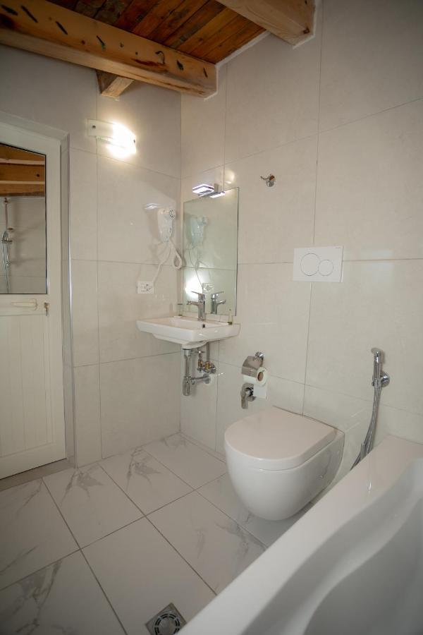 Double or Twin Room Lake View,967407079:JPEG