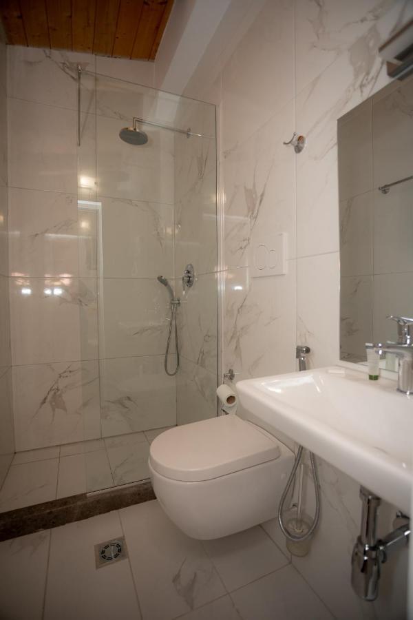 Deluxe Double or Twin Room Lake View,967406389:JPEG
